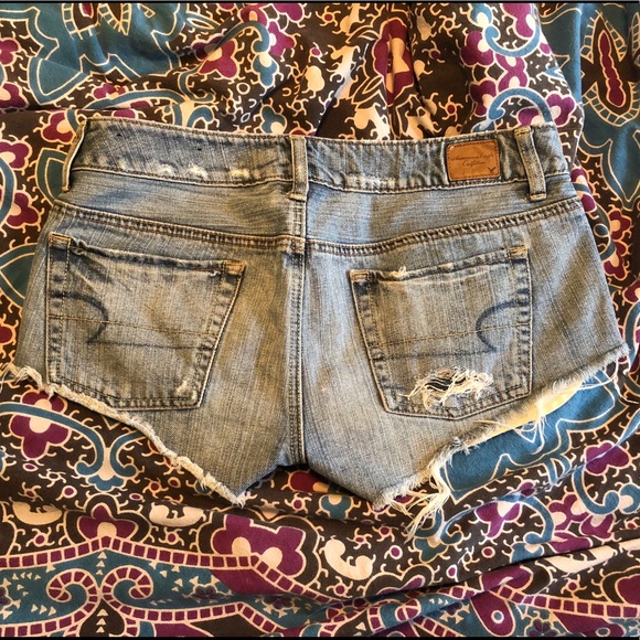 American Eagle Low Rise Ripped Jean Shorts - Picture 2 of 2